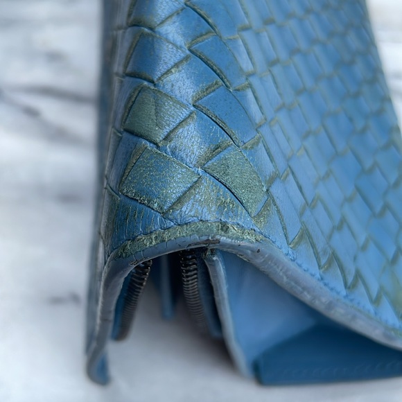 Blue Bottega Veneta woven leather long snap wallet w/ zipper pouch, casual vibe - Picture 12 of 16